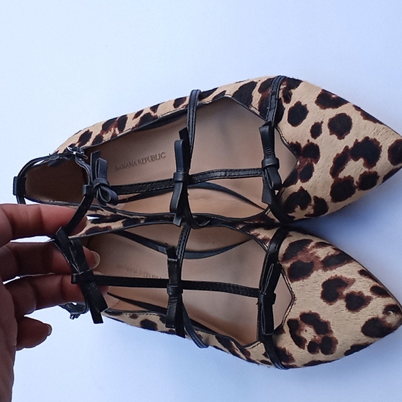 014 Banana Republic Flats. Size 8 - Picture 5 of 9